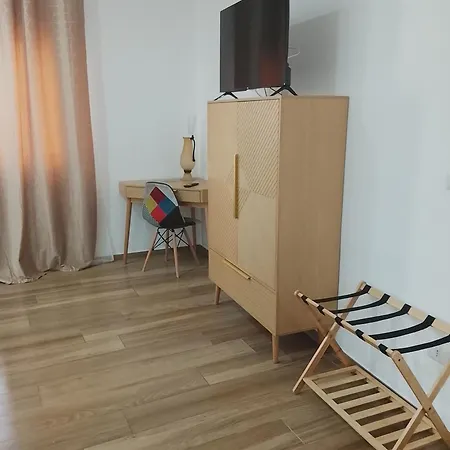 2,6 *